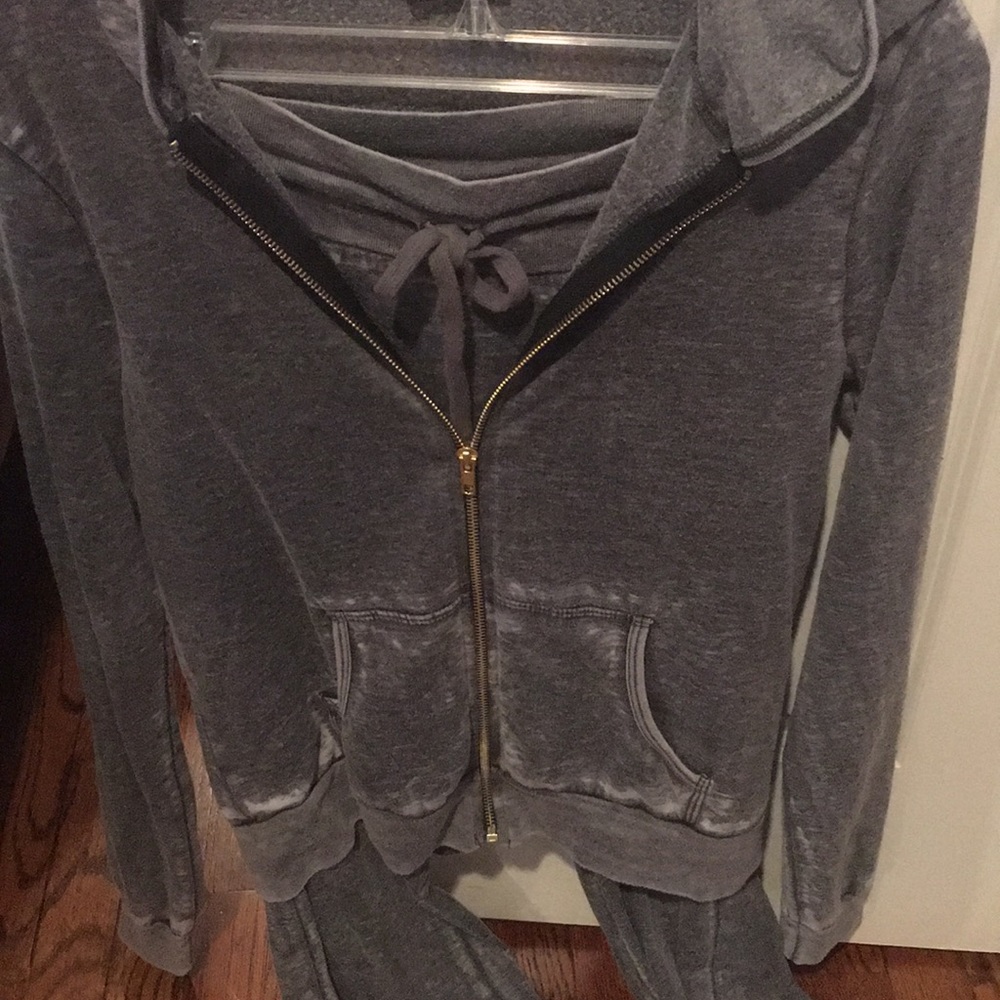 Sweatsuit - Picture 4 of 4